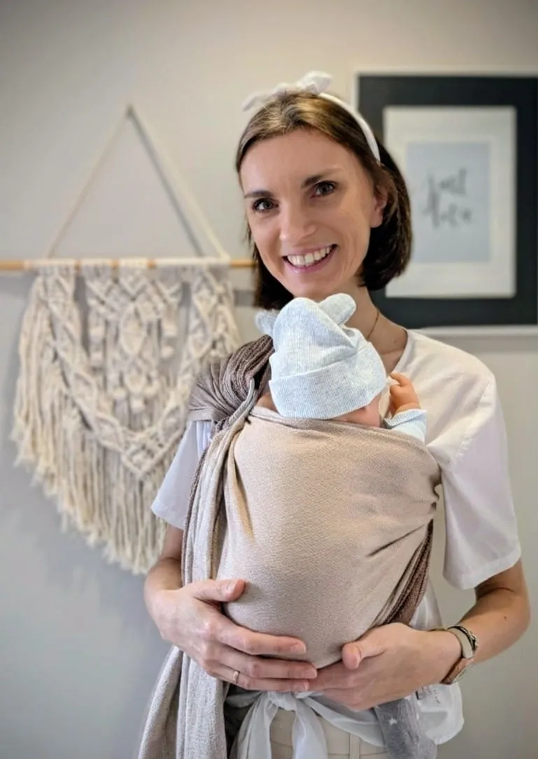 Karolina Hepner – doula i edukatorka okołoporodowa z dzieckiem w chuście
